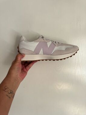 NWOT New Balance 327 Women’s Sneakers